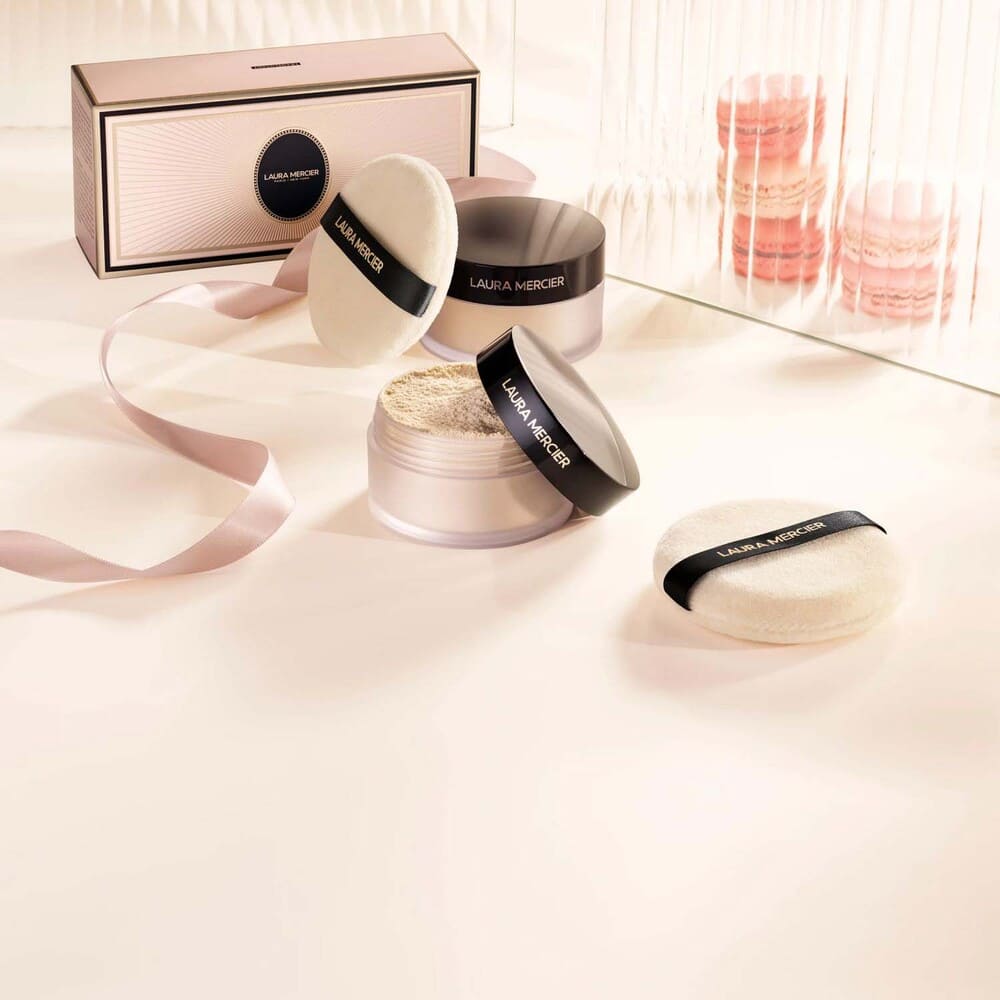 TRANSLUCENT LOOSE SETTING POWDER ULTRABLUR & PUFF (SET DE POLVO FIJADOR MÁS APLICADOR)
